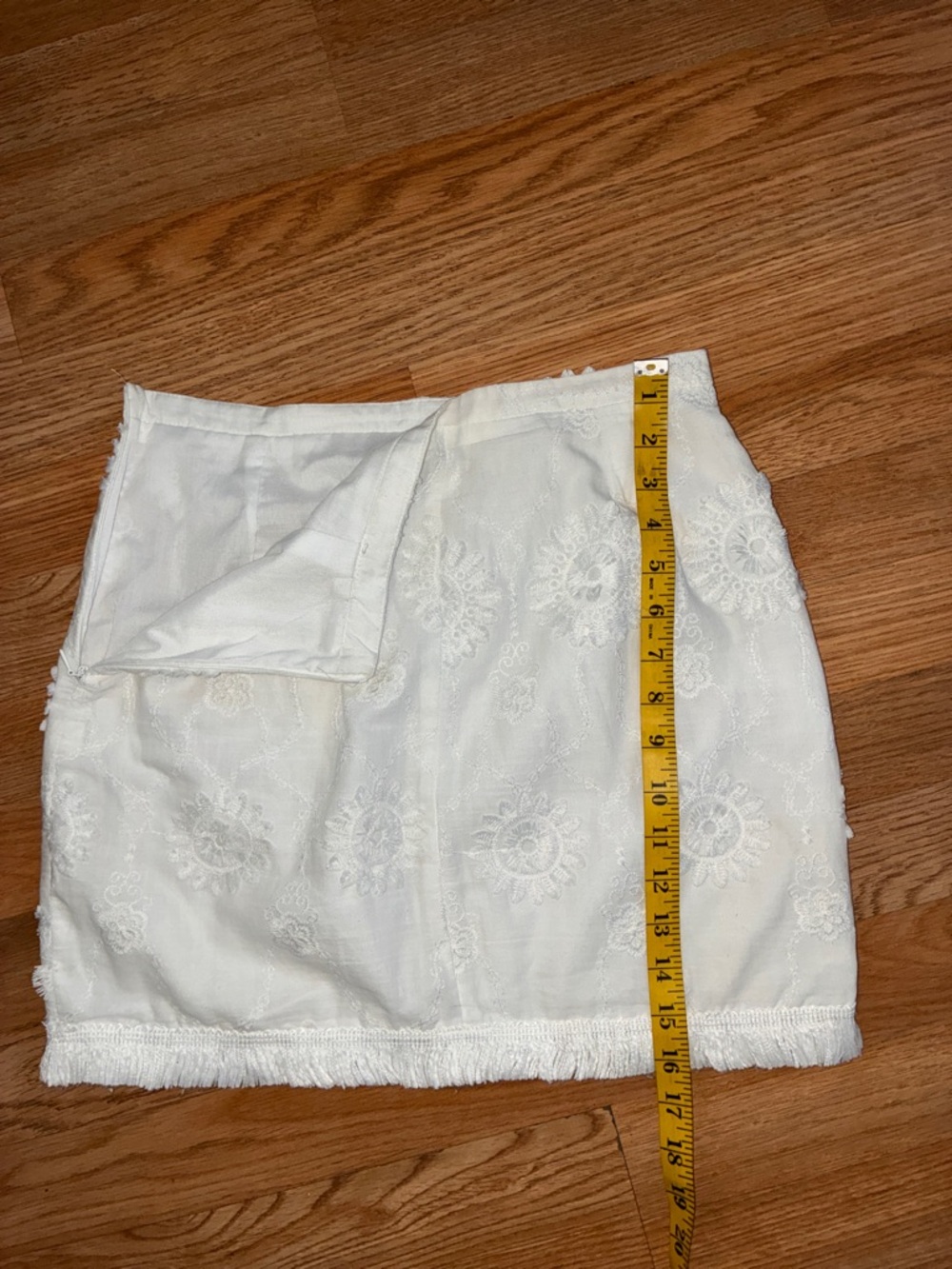 Walter Baker White Embroidered Fringe Mini Skirt - Picture 5 of 8